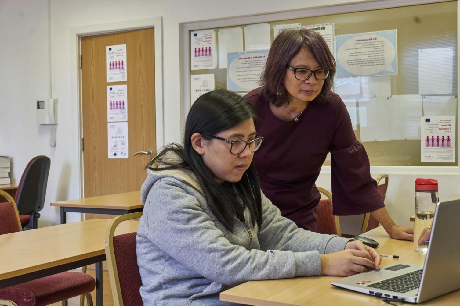 Multiple devices showing Grexo Hwifu learning platform interface with investment terminology courses accessible across desktop, tablet, and mobile
